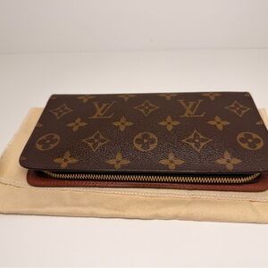 Louis Vuitton Monogram Zippy Wallet